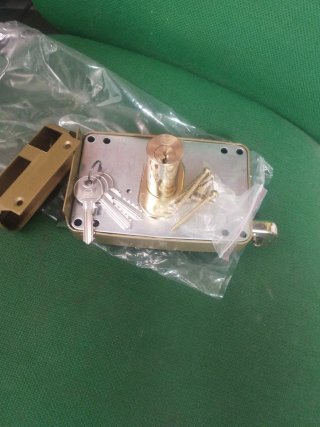 Cerradura para puerta almacén/garaje Solapada