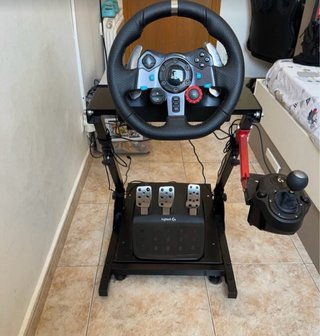 Volante Logitech con Palanca y Pedales