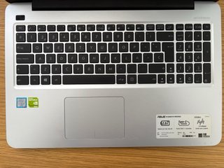 Portátil ASUS X556UJ