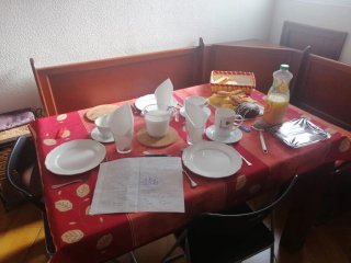 Mesa y banco esquinero