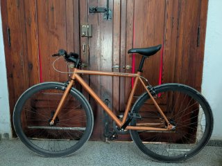 Bicicleta urbana color cobre talla S