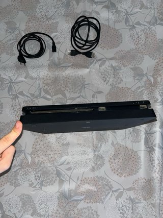 PS4 Slim Negra + Fifa19 y Watch Dogs 2