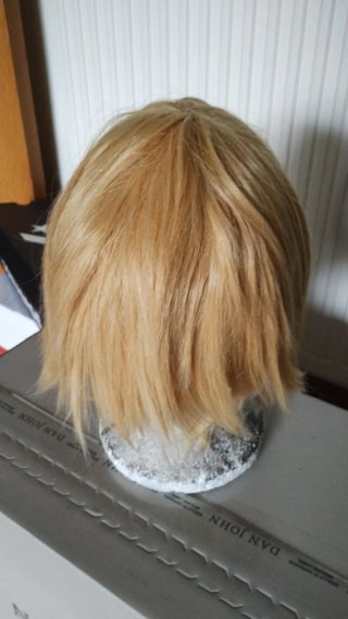 Peluca rubia corta