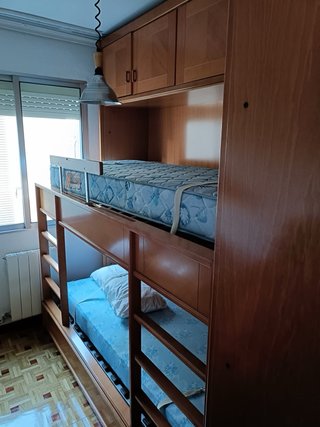 Mueble cama y armario, colchones incluidos.