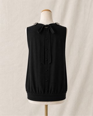 Blusa Tintoretto con pedrería en cuello