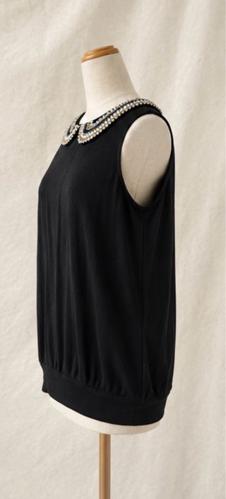 Blusa Tintoretto con pedrería en cuello