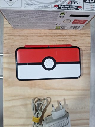 Nintendo New 2DS XL Poké Ball Edition