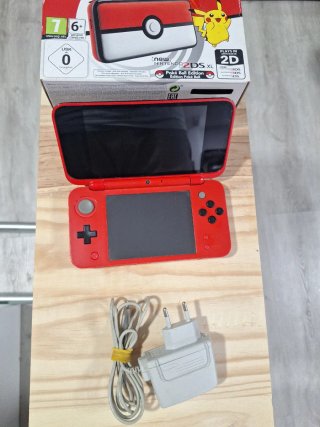 Nintendo New 2DS XL Poké Ball Edition