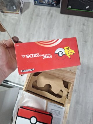 Nintendo New 2DS XL Poké Ball Edition