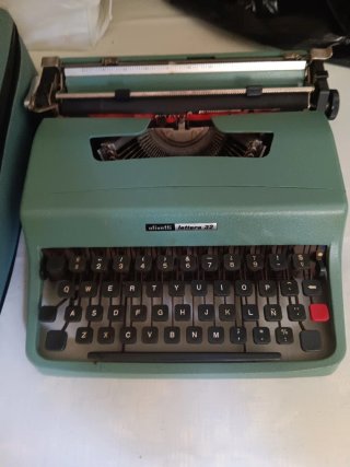 Máquina de escribir Olivetti Lettera 32