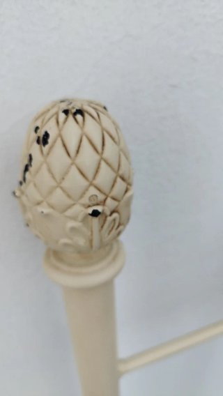 Cabecero de cama metálico beige