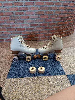 Patines de 4 ruedas blancos