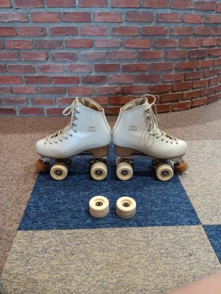 Patines de 4 ruedas blancos