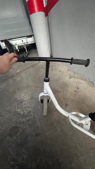 Bicicleta de equilibrio blanca para niños