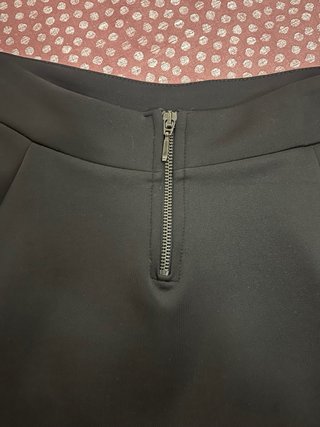 Falda negra con vuelo