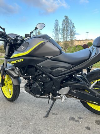 Yamaha MT03 Naked Gris y Amarillo