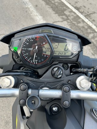 Yamaha MT03 Naked Gris y Amarillo