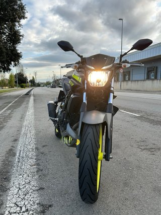 Yamaha MT03 Naked Gris y Amarillo
