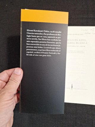 Hiromi Kawakami El cielo es azul, la tierra blanca