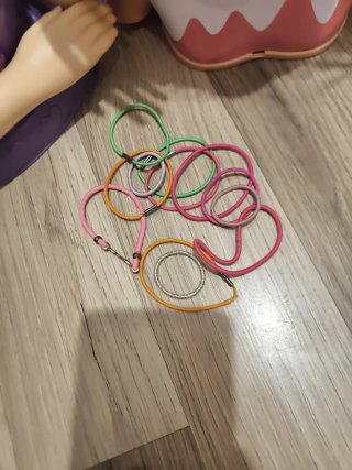 2 cabezas de muñeca con gomitas