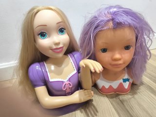 2 cabezas de muñeca con gomitas