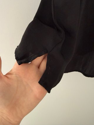 Blusa negra con encaje