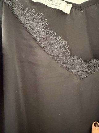 Blusa negra con encaje