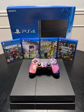 PS4 500GB con mando y 4 juegos
