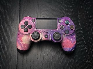 PS4 500GB con mando y 4 juegos