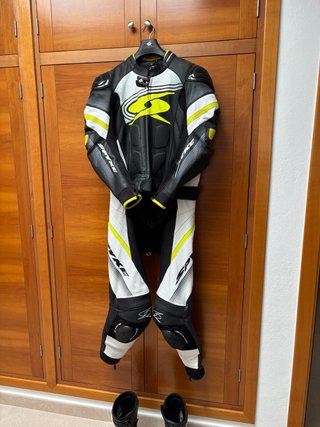 Mono de moto SPIKE y botas alpinestar