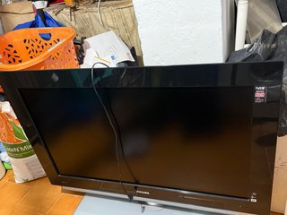 Televisor Philips 42”Negro con su TDT y sus mandos