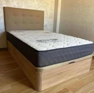 Letto smontabile in legno con materassi in memory foam