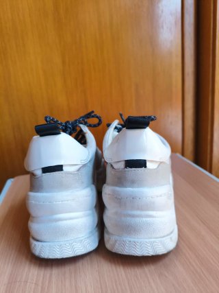 Zapatillas Bershka mujer grises y blancas