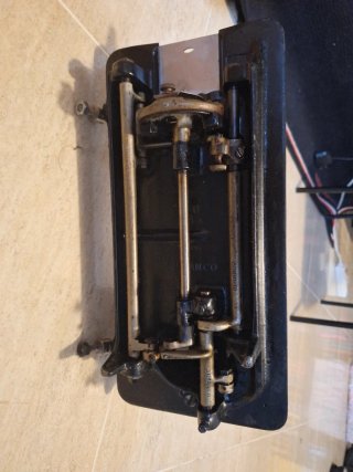 Máquina de coser Singer antigua