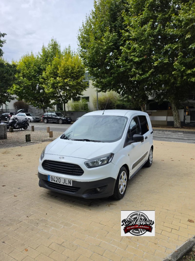Ford Transit Courier 2016 - foto 1