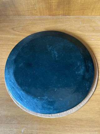Piatto russo vintage in legno decorato