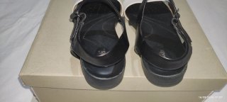 Sandalias Clarks Negras y Blancas