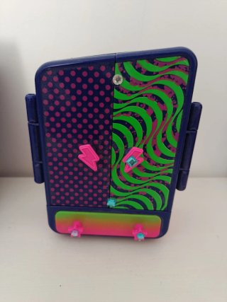 Armario KookyLoos con Muñeca y Accesorios