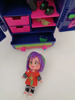 Armario KookyLoos con Muñeca y Accesorios
