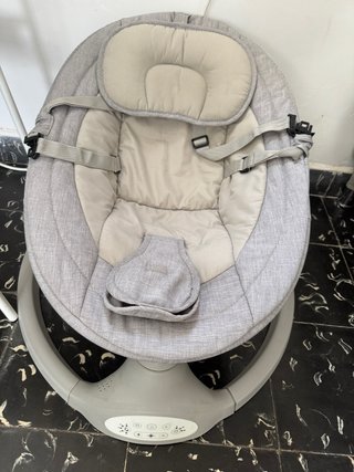 Mecedora para bebé gris