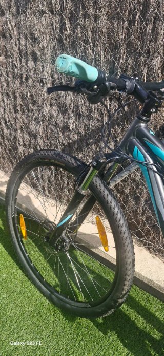 Bicicleta MTB Especialized (Mujer) Gris/Turquesa