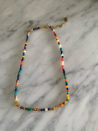 Collar Zara multicolor con detalles dorados