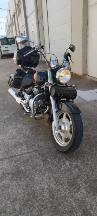 Hyosung Aquila 250 GV Cruiser Negra/Roja