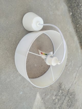 Lámpara de tela blanca colgante