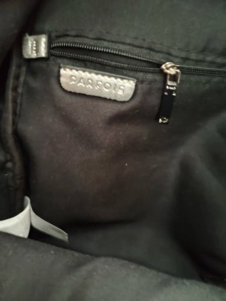 Mochila Parfois plateada con pompón