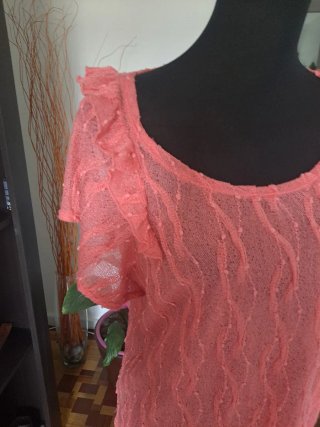 Camisa rosa manga corta con volantes