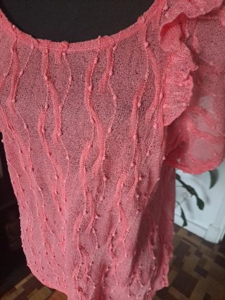 Camisa rosa manga corta con volantes