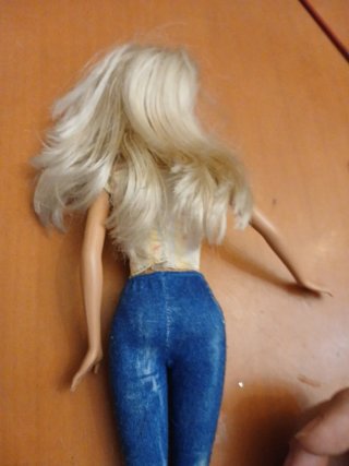 Barbie vaqueros ajustados
