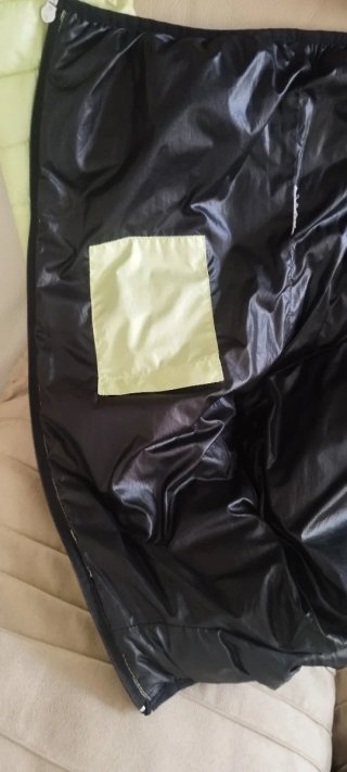 Anorak sintético pistacho con capucha