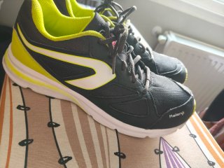 Zapatillas deportivas Kalenji negras y verdes